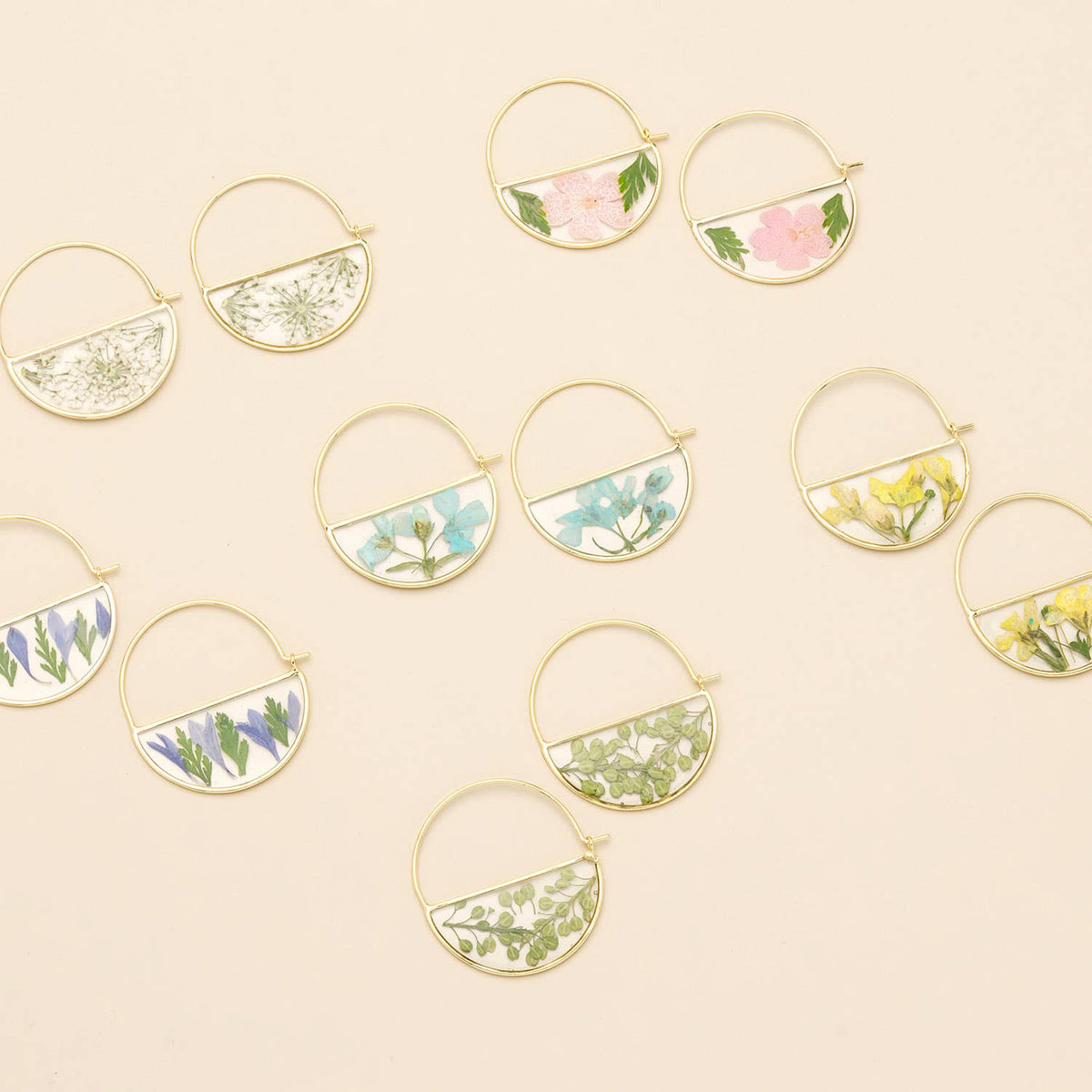 Pressed Flower Hoop Earring - White Lace Flower/Gold